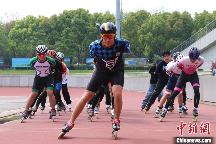 合肥滨湖轮滑场的90后台青林家荣:从冠军到教练