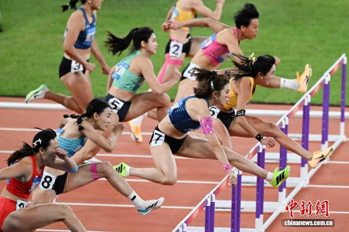 吴艳妮全运会女子100米栏决赛憾失金牌泪洒颁奖