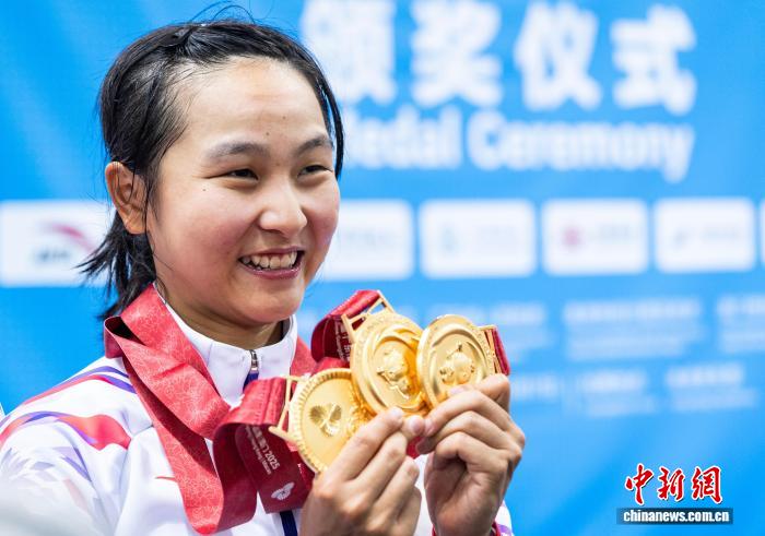 粤港澳全运会见证香港小女车神李思颖三金圆满
