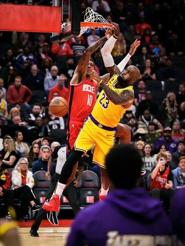 詹姆斯20胜11负迎战杜兰特 终局之战或成传奇谢幕