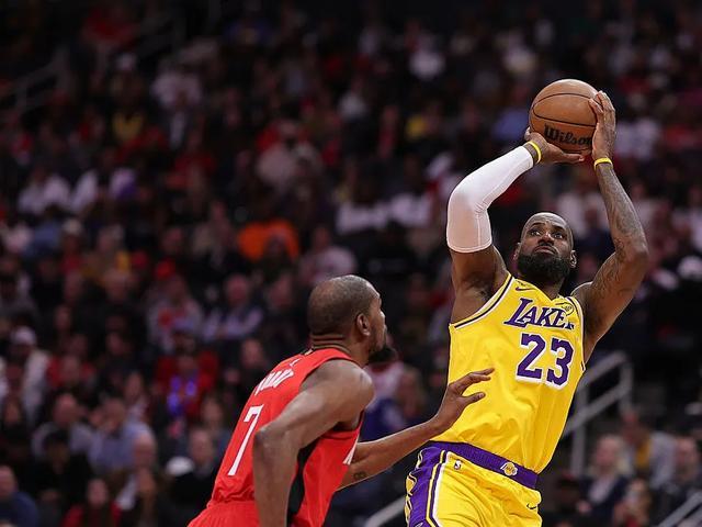 詹姆斯20胜11负迎战杜兰特 终局之战或成传奇谢幕