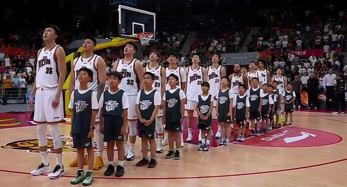 北控主帅张庆鹏面临压力，多支球队争夺常规赛