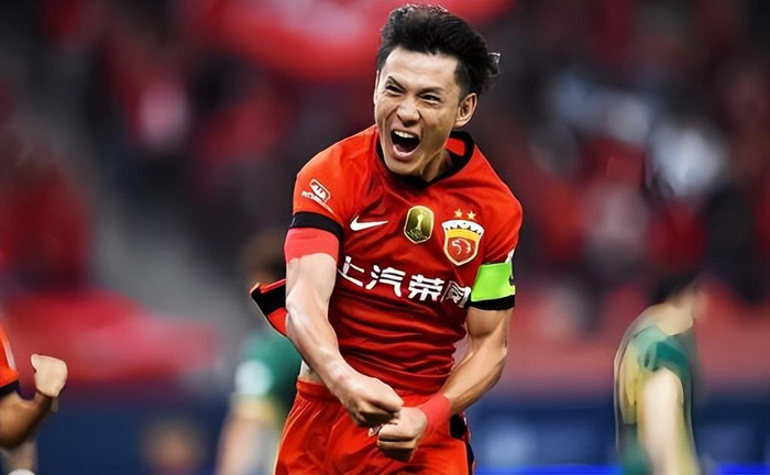 李帅王燊超左后卫之争引热议 上港双核竞争助力