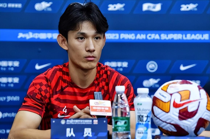 李帅王燊超左后卫之争引热议 上港双核竞争助力