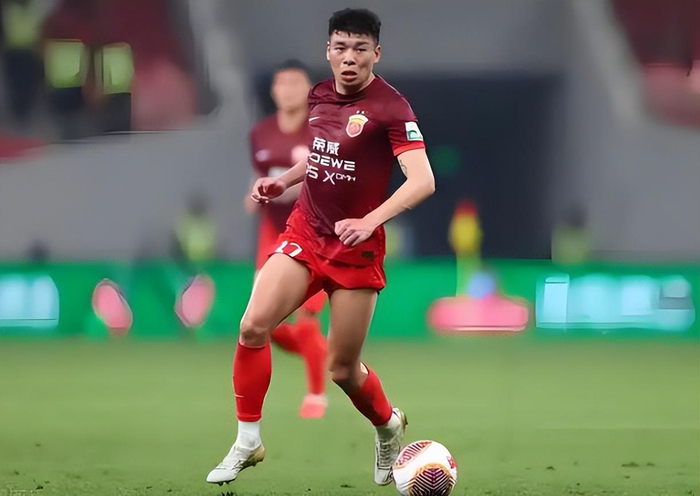 李帅王燊超左后卫之争引热议 上港双核竞争助力