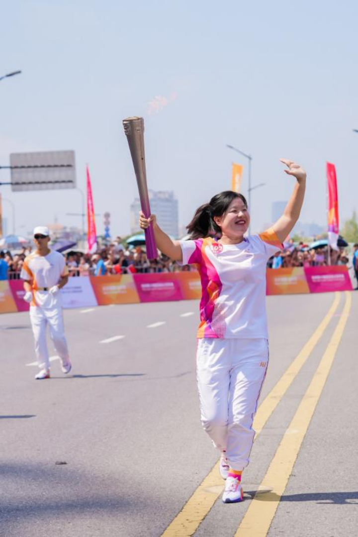 金洁携大希地科技亮相亚运火炬传递
